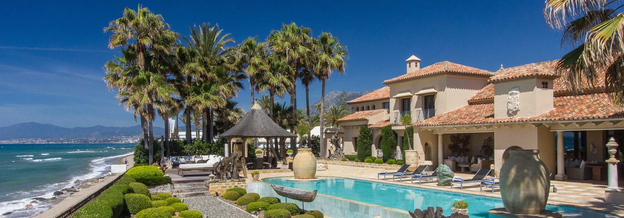 BEACH VILLA WITH POOL